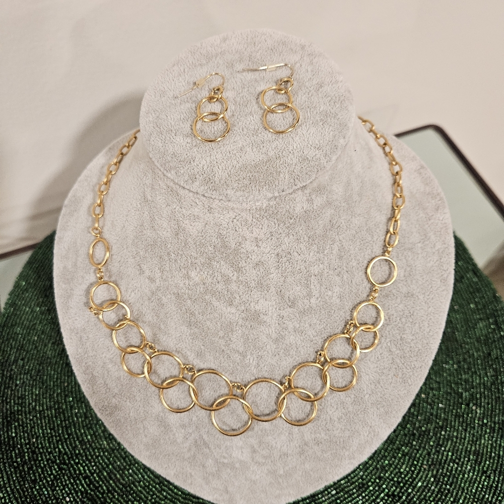 Premier Designs Gold Circle Necklace and Earring Set